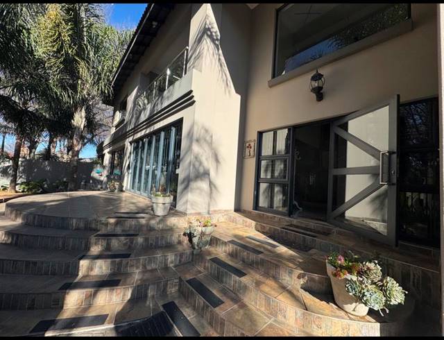 5 BEDROOM HOUSE FOR SALE IN CLUBVILLE